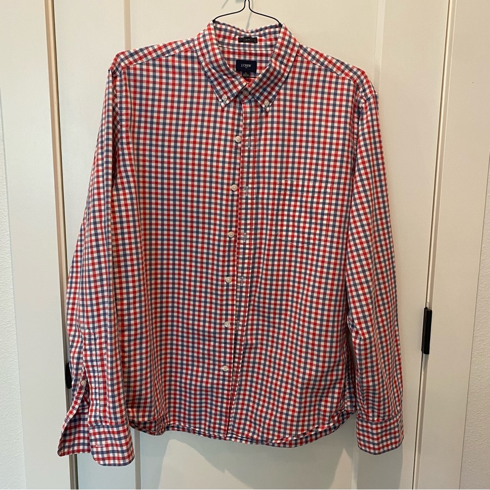 J Crew Men’s Long Sleeve Slim Fit Button Down Shirt.  XL.  Red/Blue/White Check.